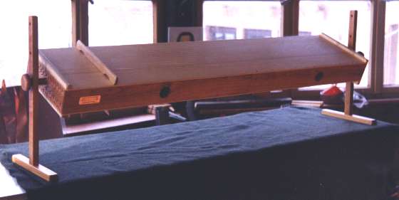 SANDAWA-Monochord mit verstellbarem Ständer aus Kirschbaum und Bergfichten-Resonanzholz
